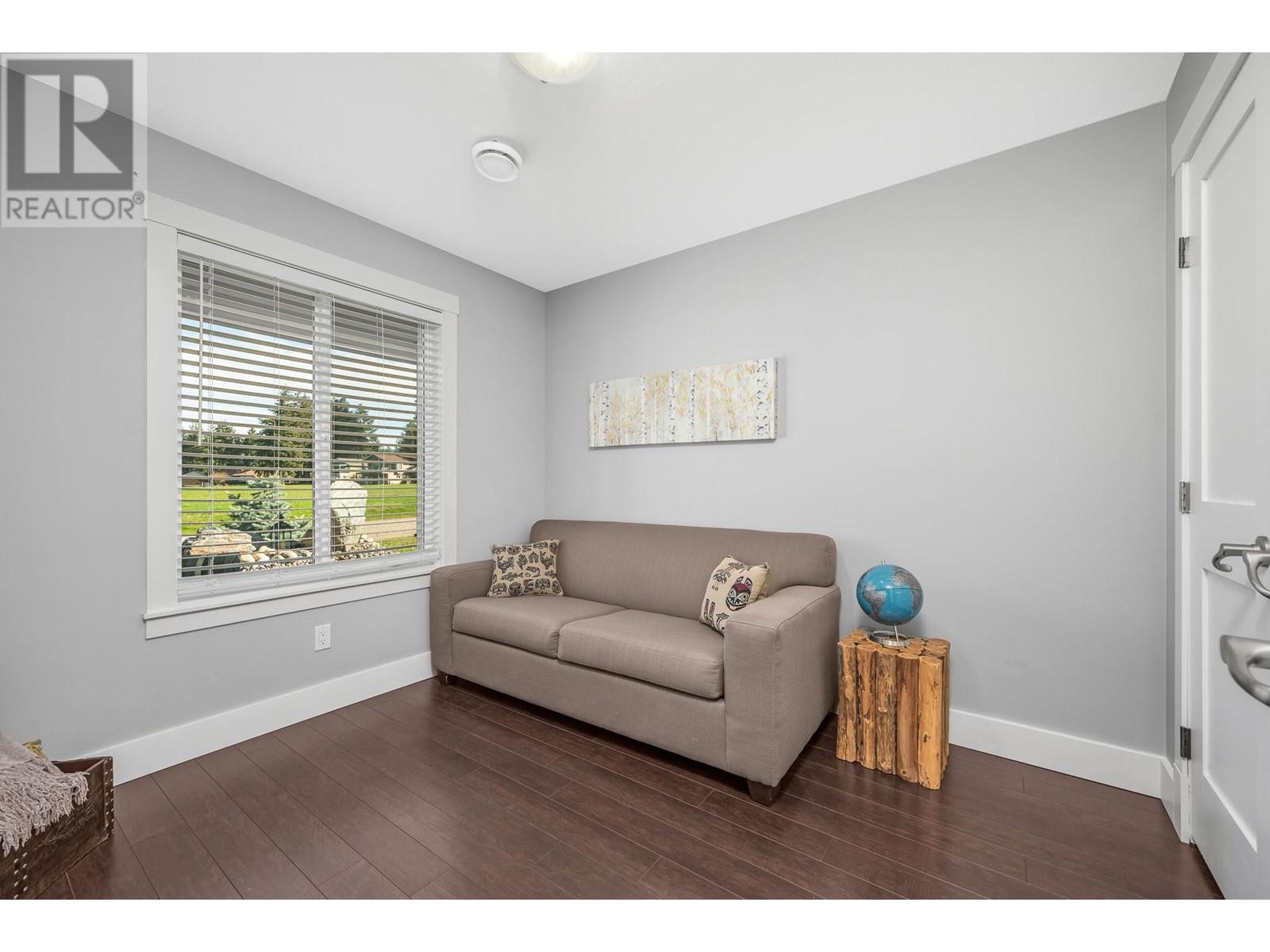  533 Loon Avenue, Vernon