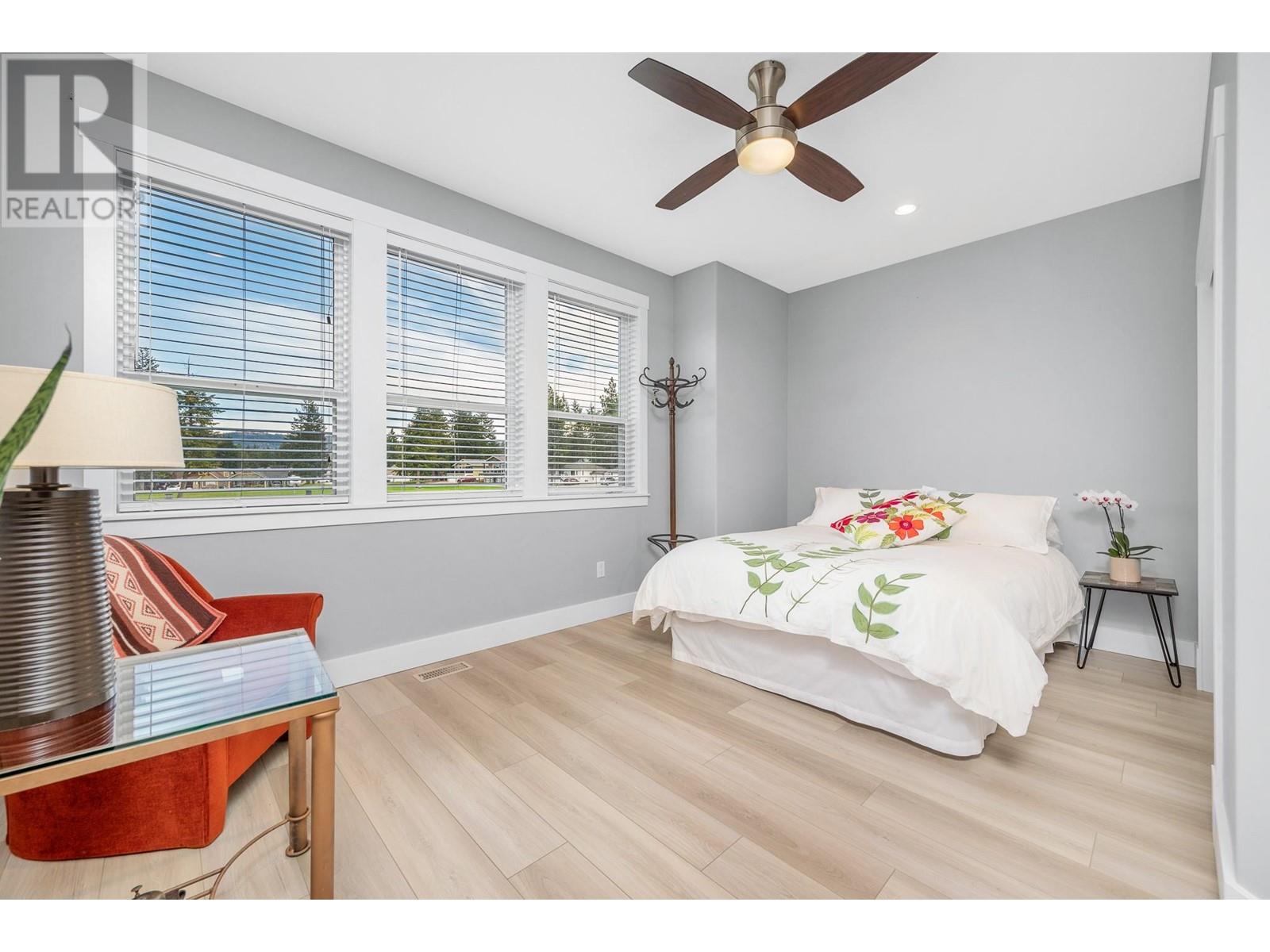  533 Loon Avenue, Vernon