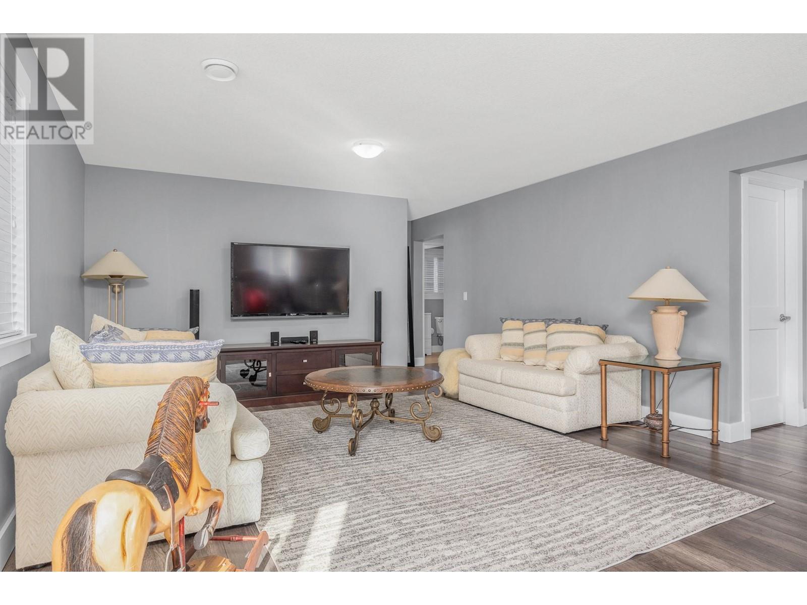  533 Loon Avenue, Vernon