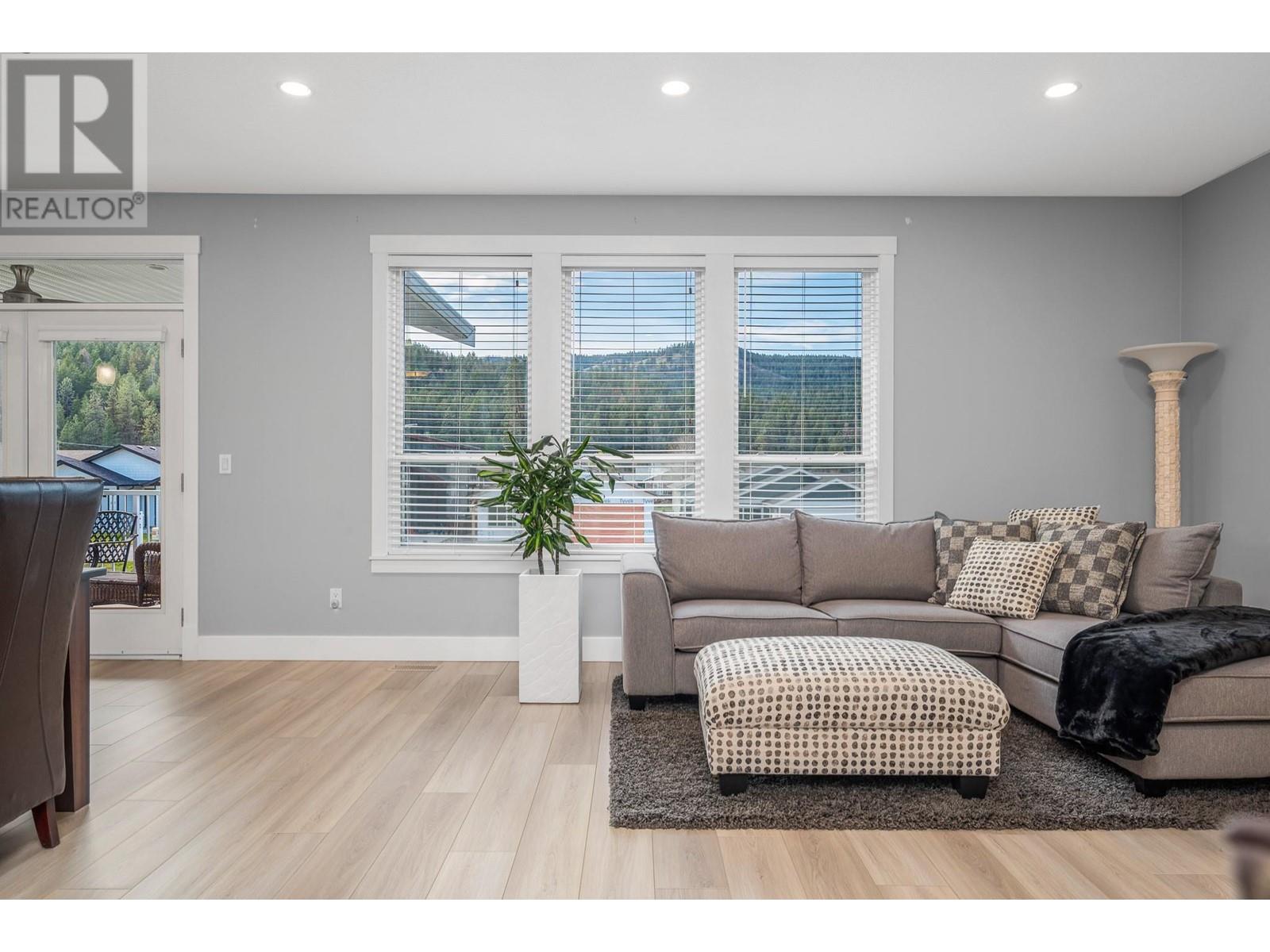  533 Loon Avenue, Vernon