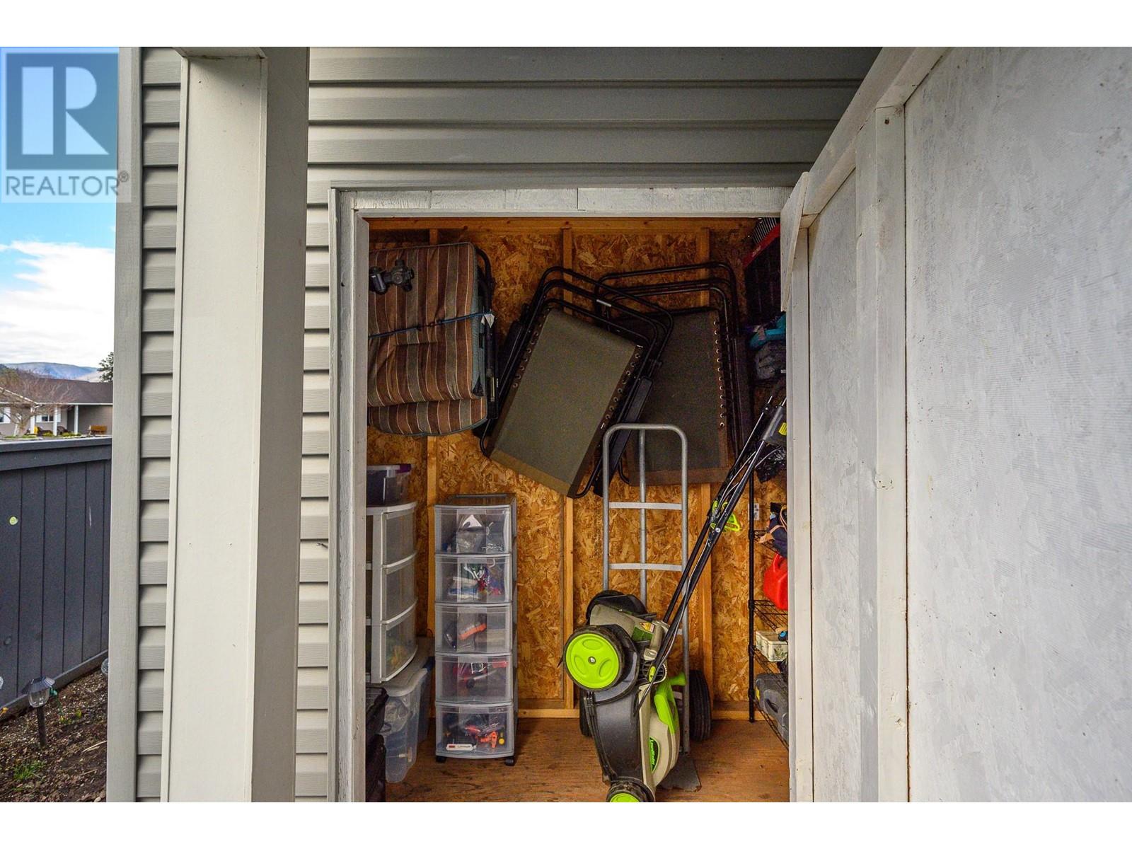  533 Loon Avenue, Vernon