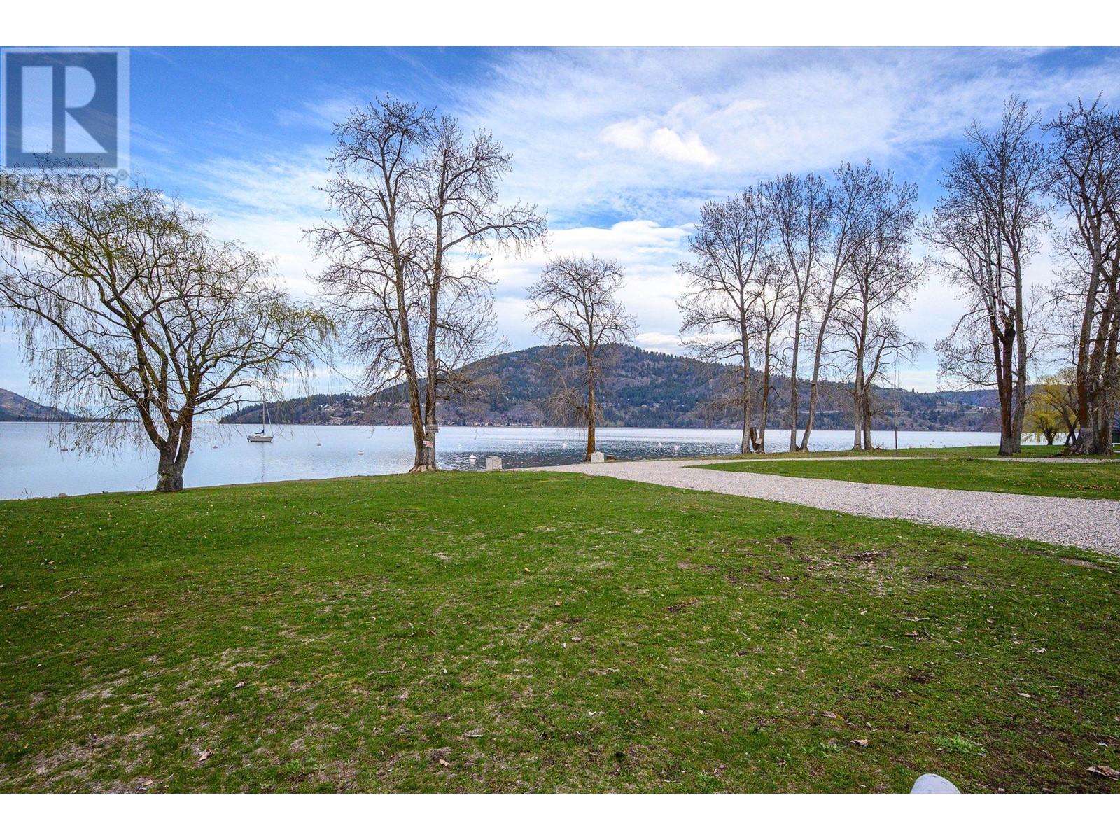  533 Loon Avenue, Vernon