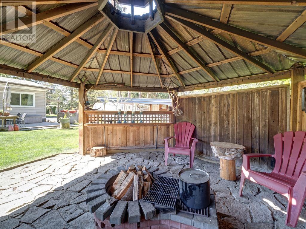 4516 HUPIT STREET, Sechelt