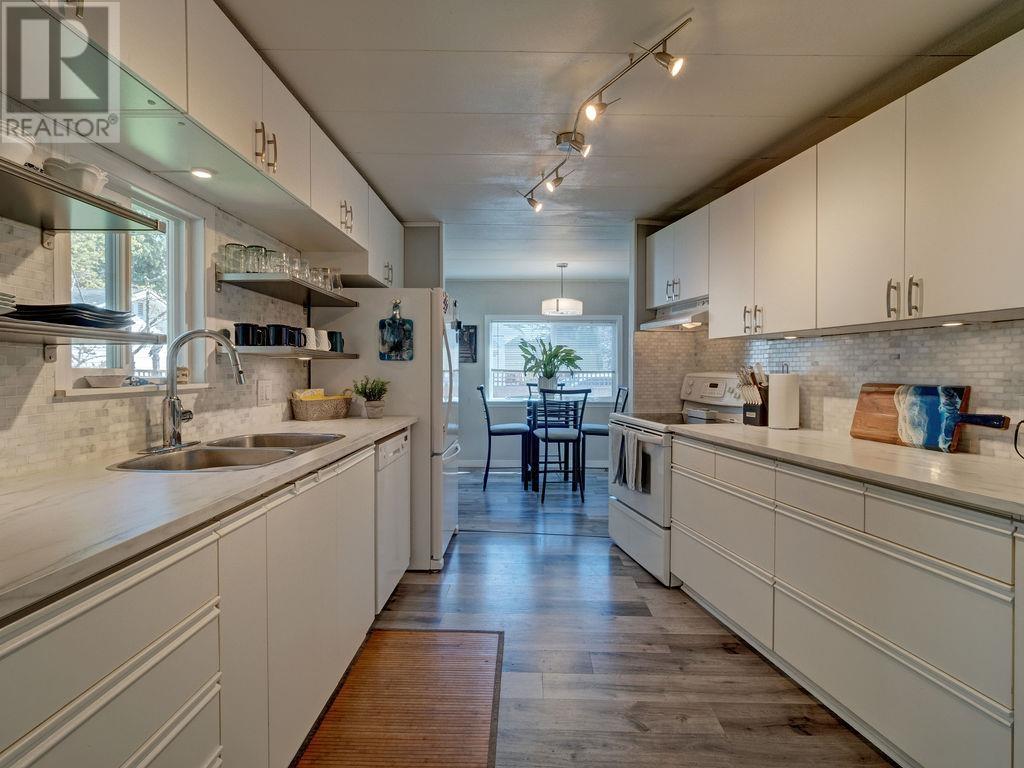 4516 HUPIT STREET, Sechelt