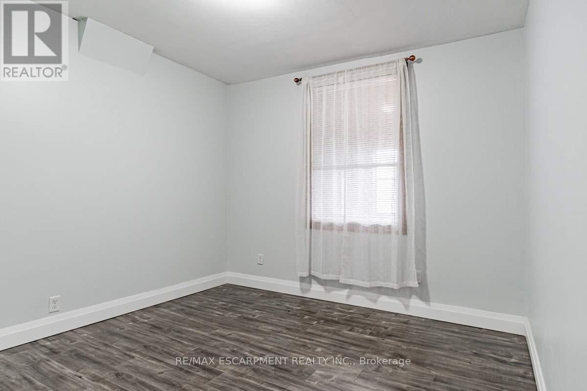 Photo 13 of 1439 Main Street E, Hamilton ON