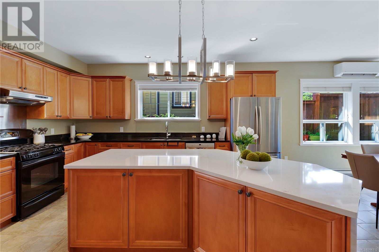  4994 La Quinta Place, Saanich