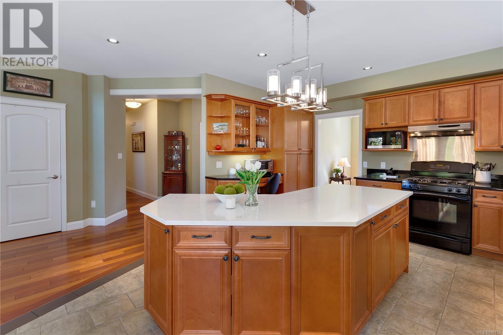  4994 La Quinta Place, Saanich