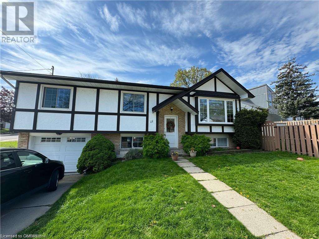 Photo 4 of 11 Rowan Court, Hamilton ON