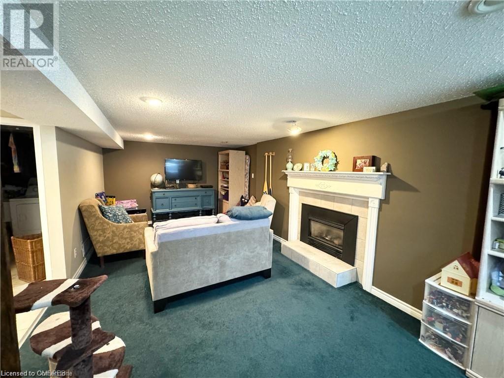 Photo 6 of 11 Rowan Court, Hamilton ON