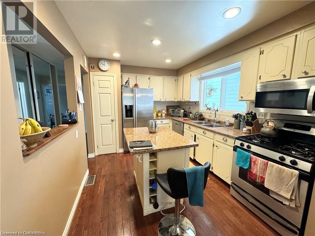 Photo 1 of 11 Rowan Court, Hamilton ON