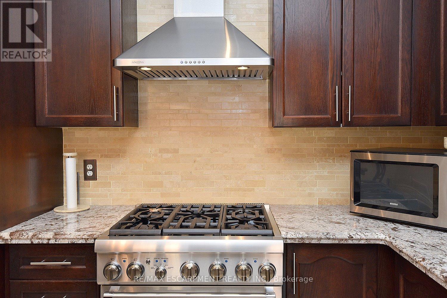 Photo 3 of 3321 Steeplechase Drive, Burlington ON
