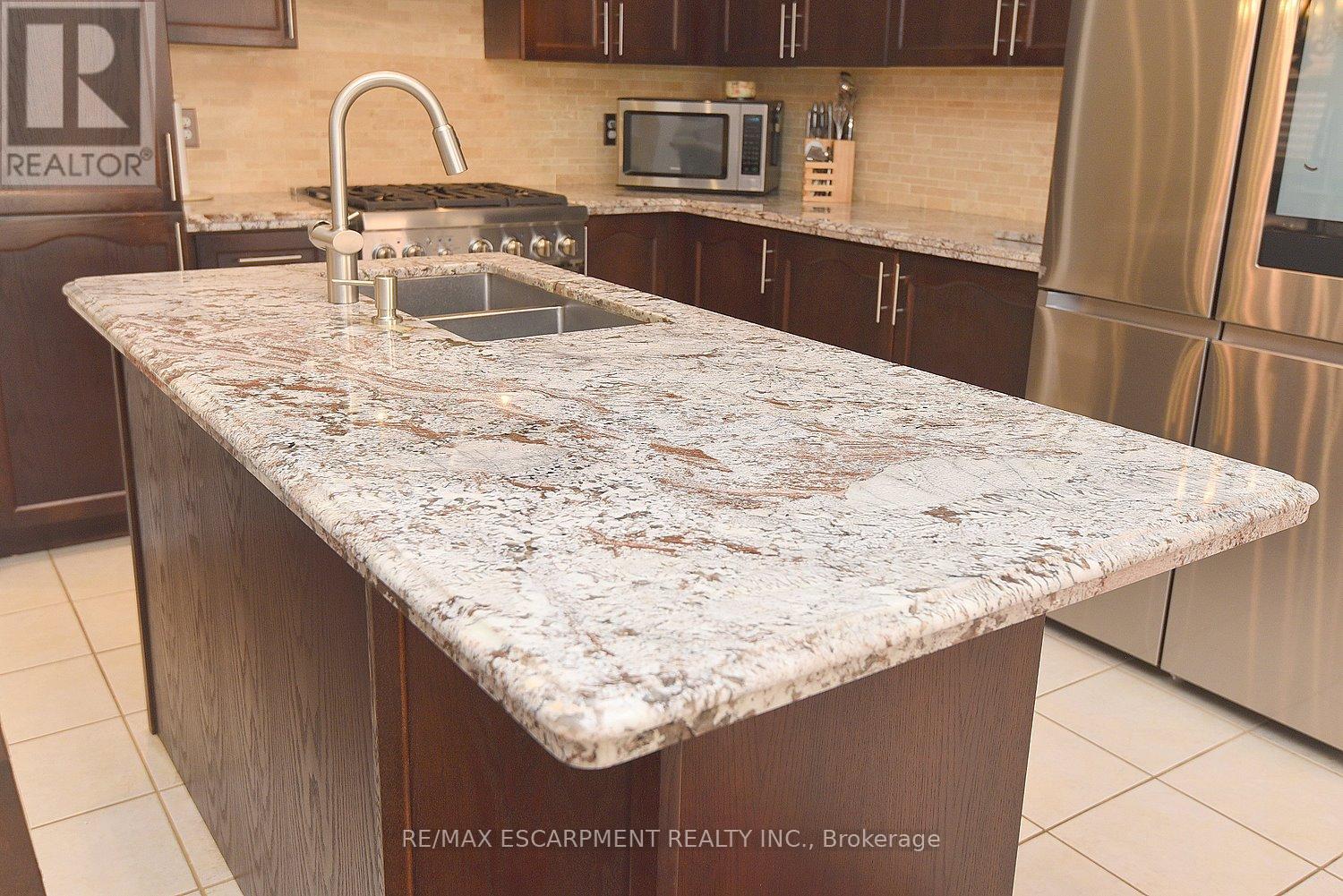 Photo 29 of 3321 Steeplechase Drive, Burlington ON