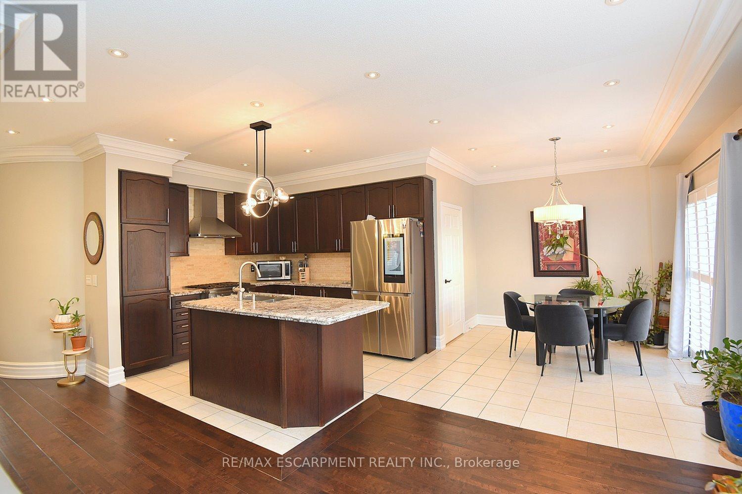 Photo 31 of 3321 Steeplechase Drive, Burlington ON