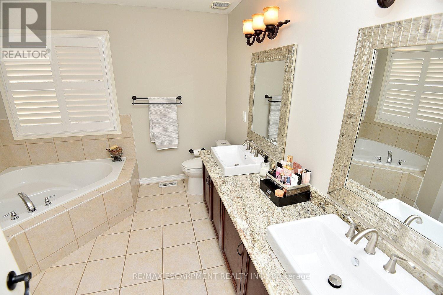 Photo 44 of 3321 Steeplechase Drive, Burlington ON