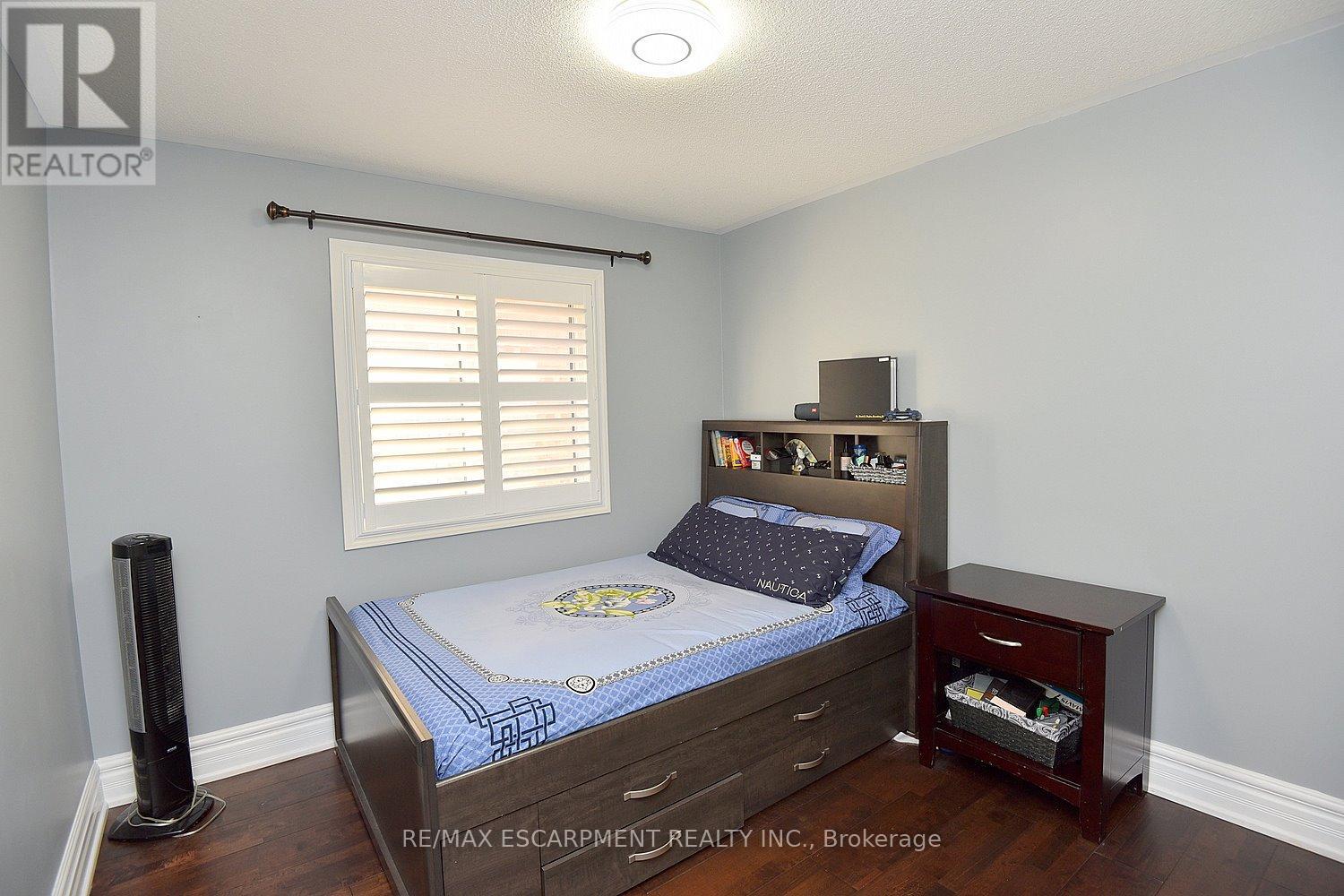 Photo 22 of 3321 Steeplechase Drive, Burlington ON