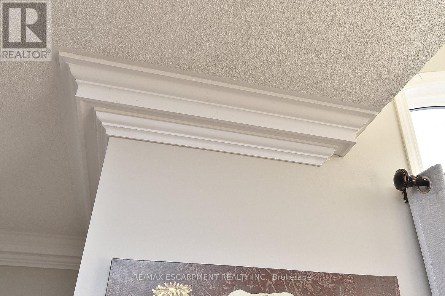 Photo 35 of 3321 Steeplechase Drive, Burlington ON