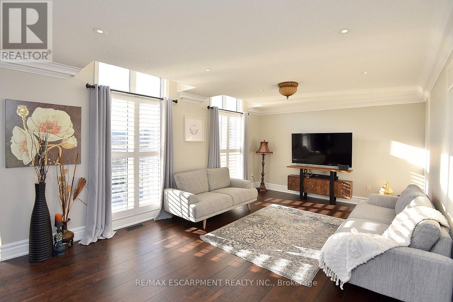Photo 17 of 3321 Steeplechase Drive, Burlington ON