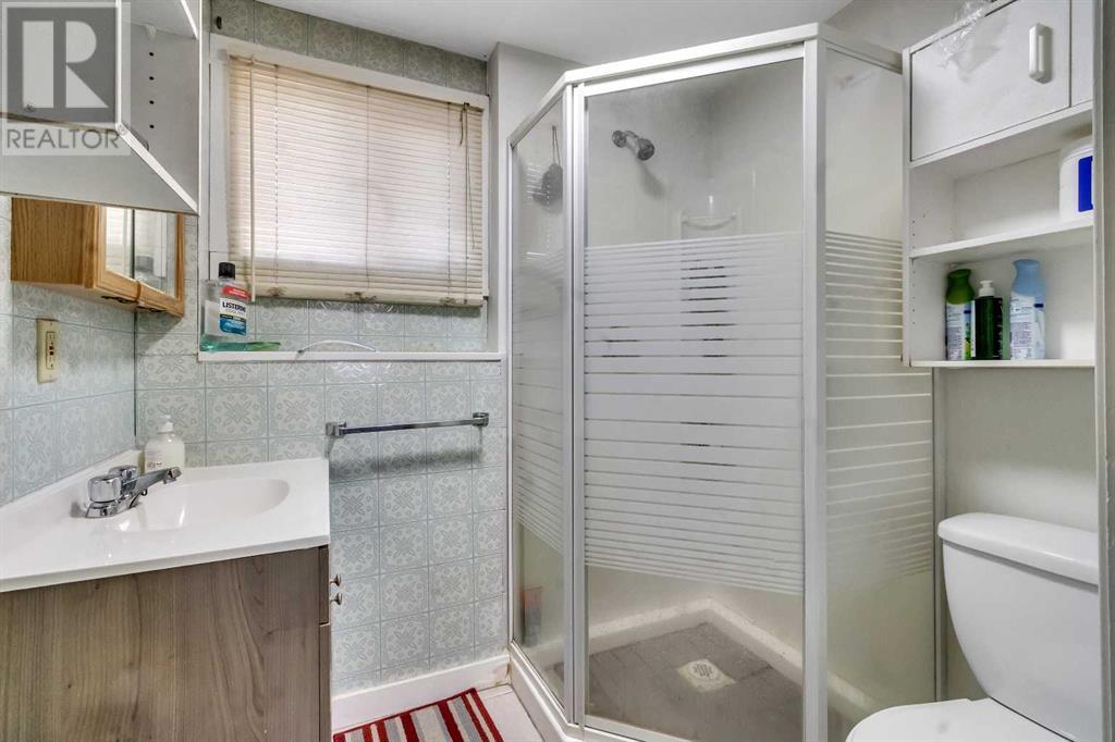 Single Family House Bi-level for Sale in  Penworth Way SE Penbrooke Meadows Calgary 