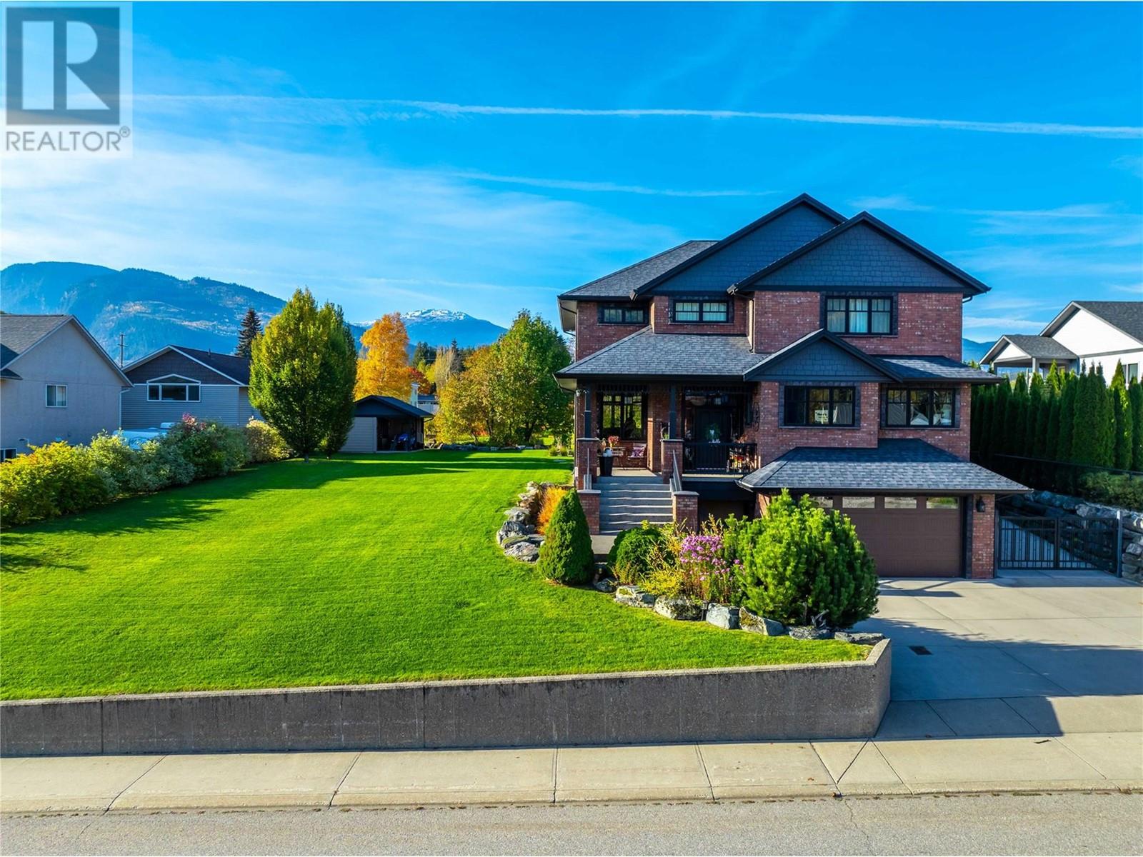 905 Edward Street, Revelstoke