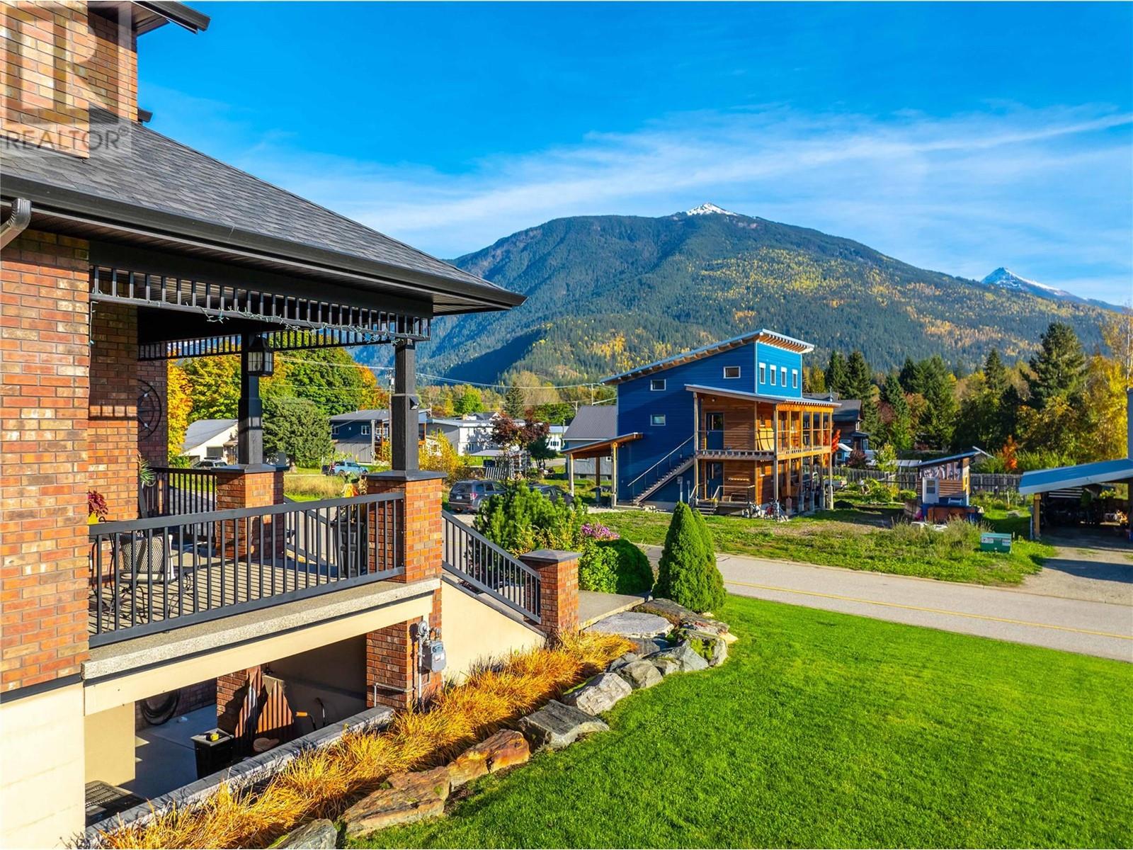 905 Edward Street, Revelstoke