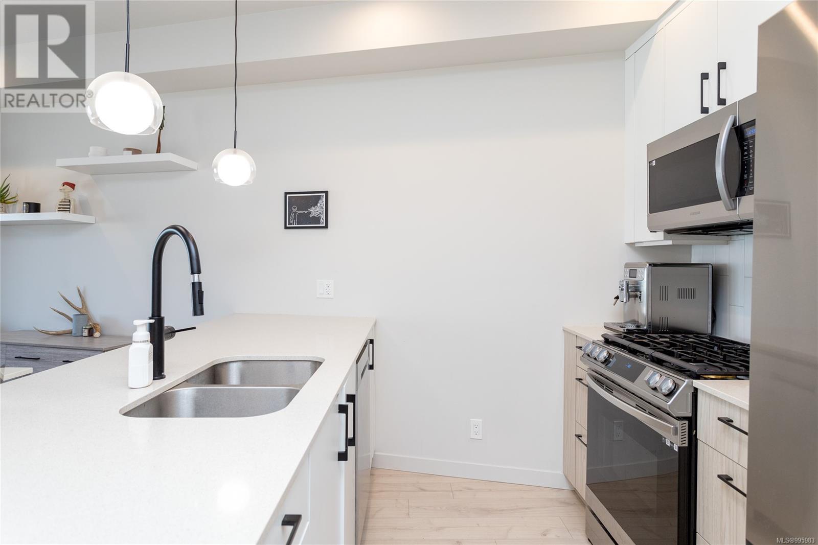 202 947 Whirlaway Crescent, Langford