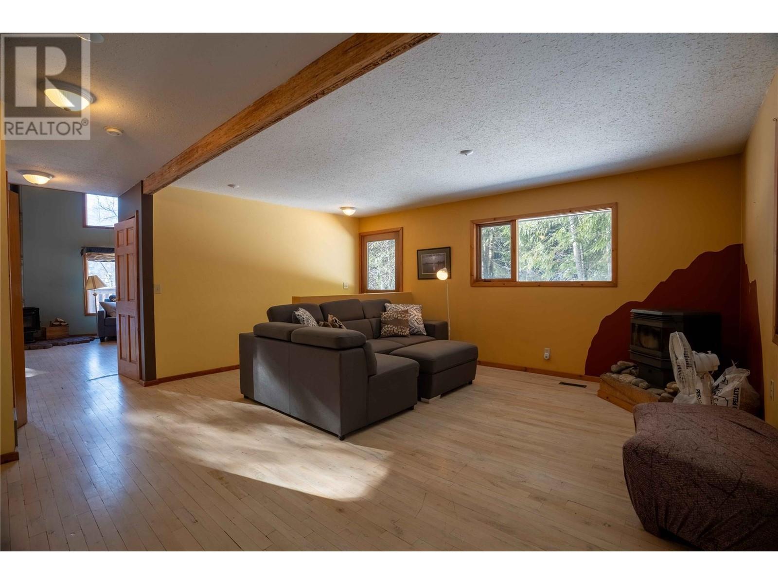 3014 Mcinnes Road, Revelstoke