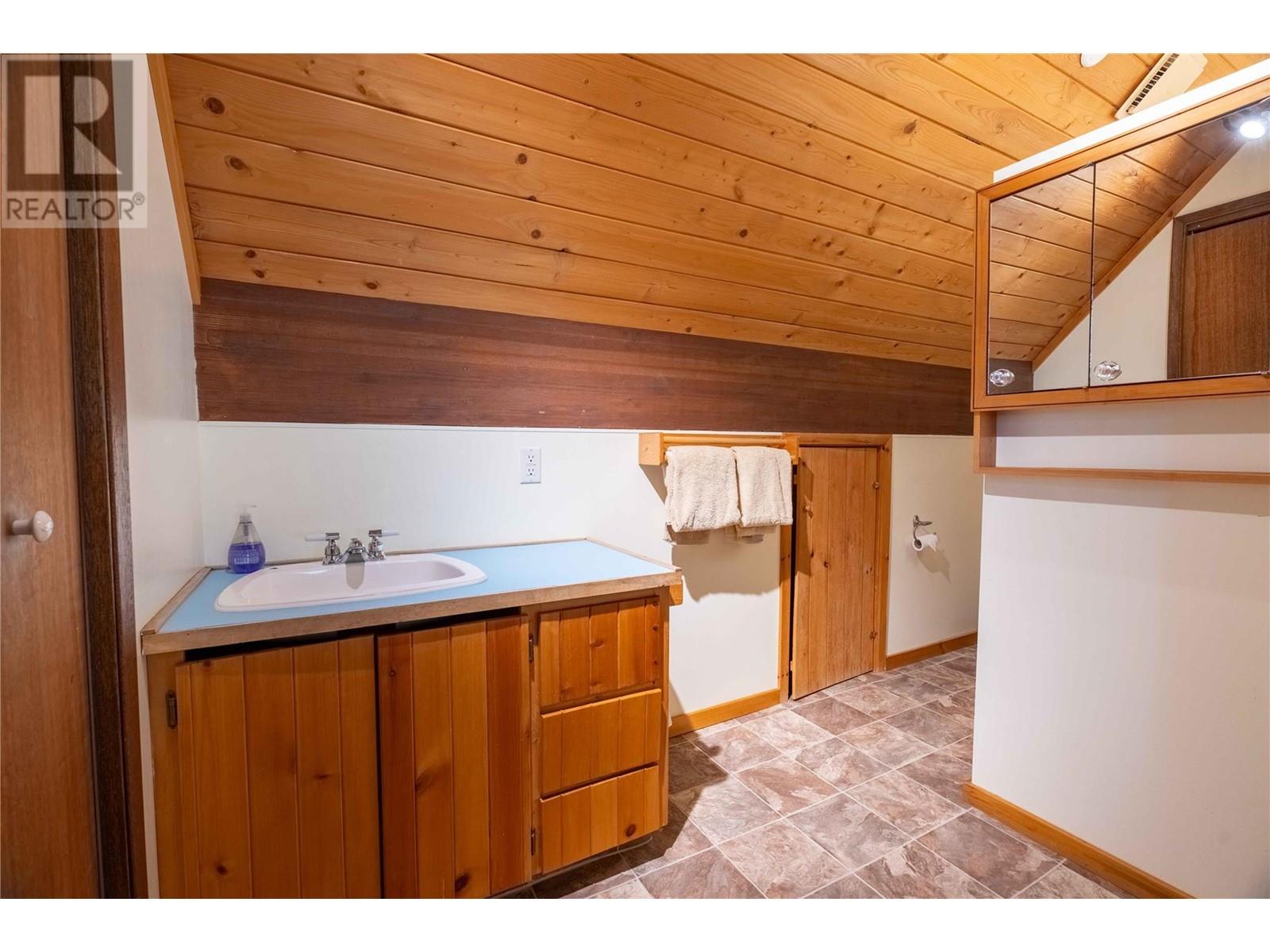 3014 Mcinnes Road, Revelstoke