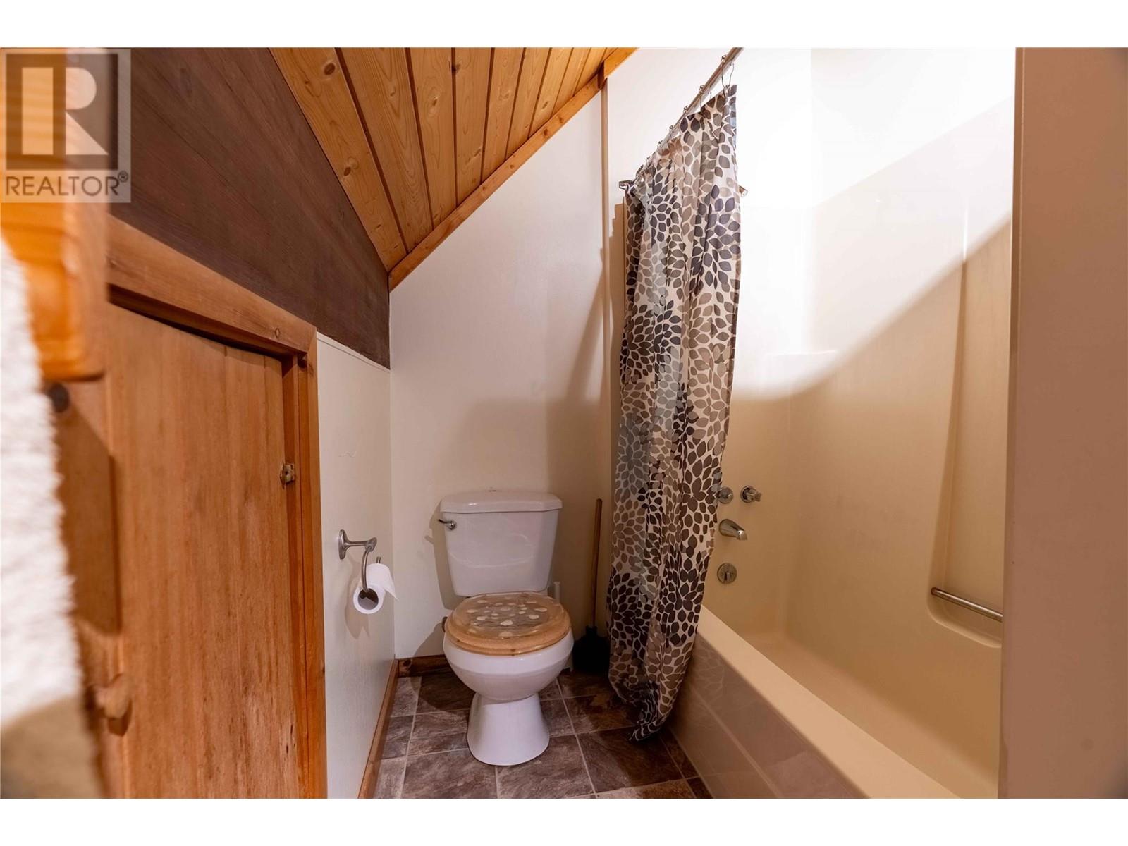 3014 Mcinnes Road, Revelstoke