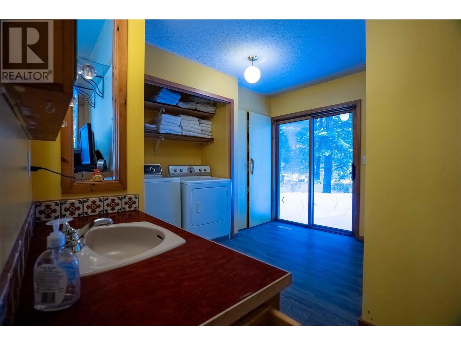 3014 Mcinnes Road, Revelstoke