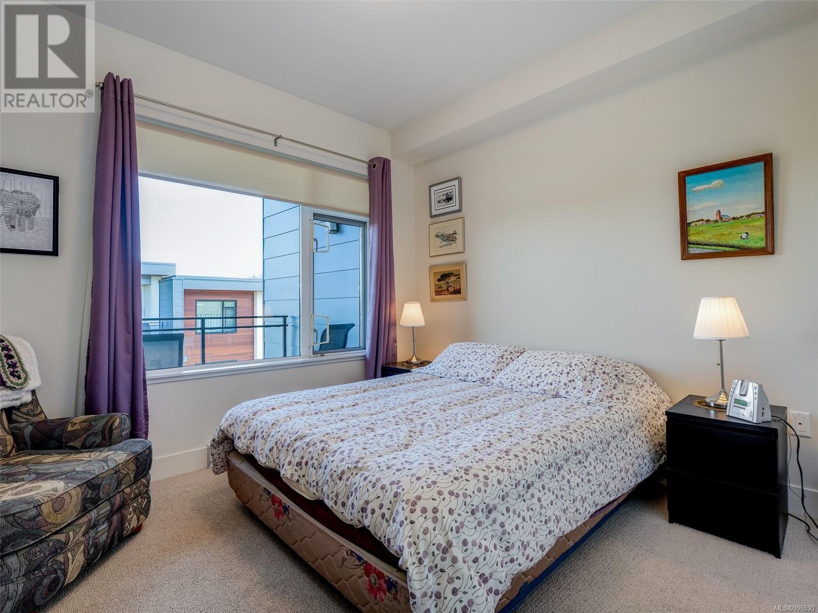 402 3815 Rowland Avenue, Saanich