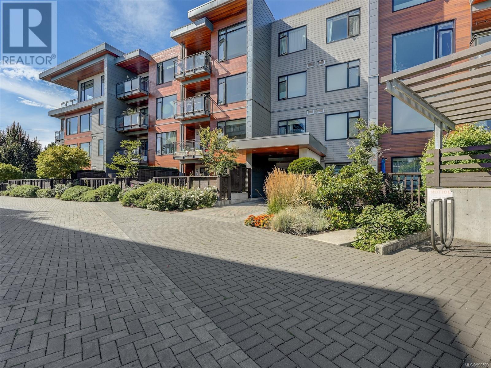 402 3815 Rowland Avenue, Saanich