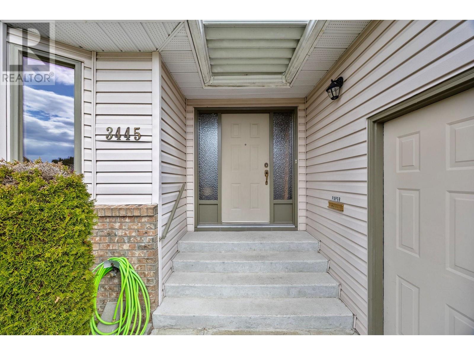 Photo 4 of 3445 Barberry Street, Kelowna BC