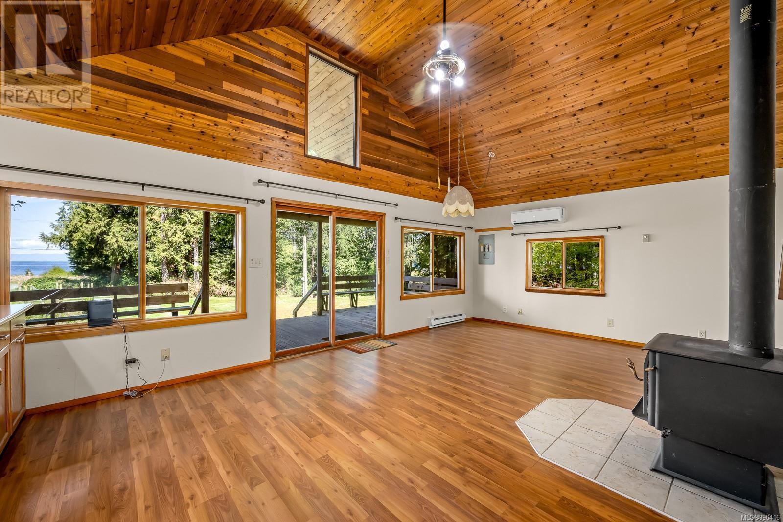 4039 East Rd, Denman Island