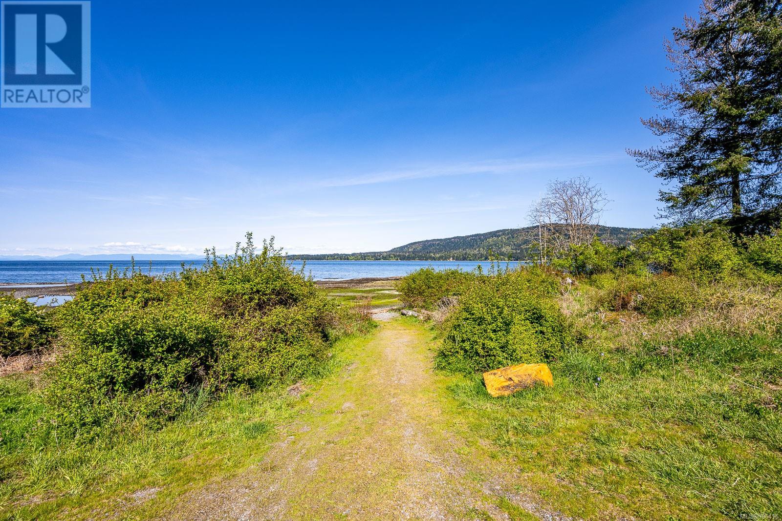 4039 East Rd, Denman Island