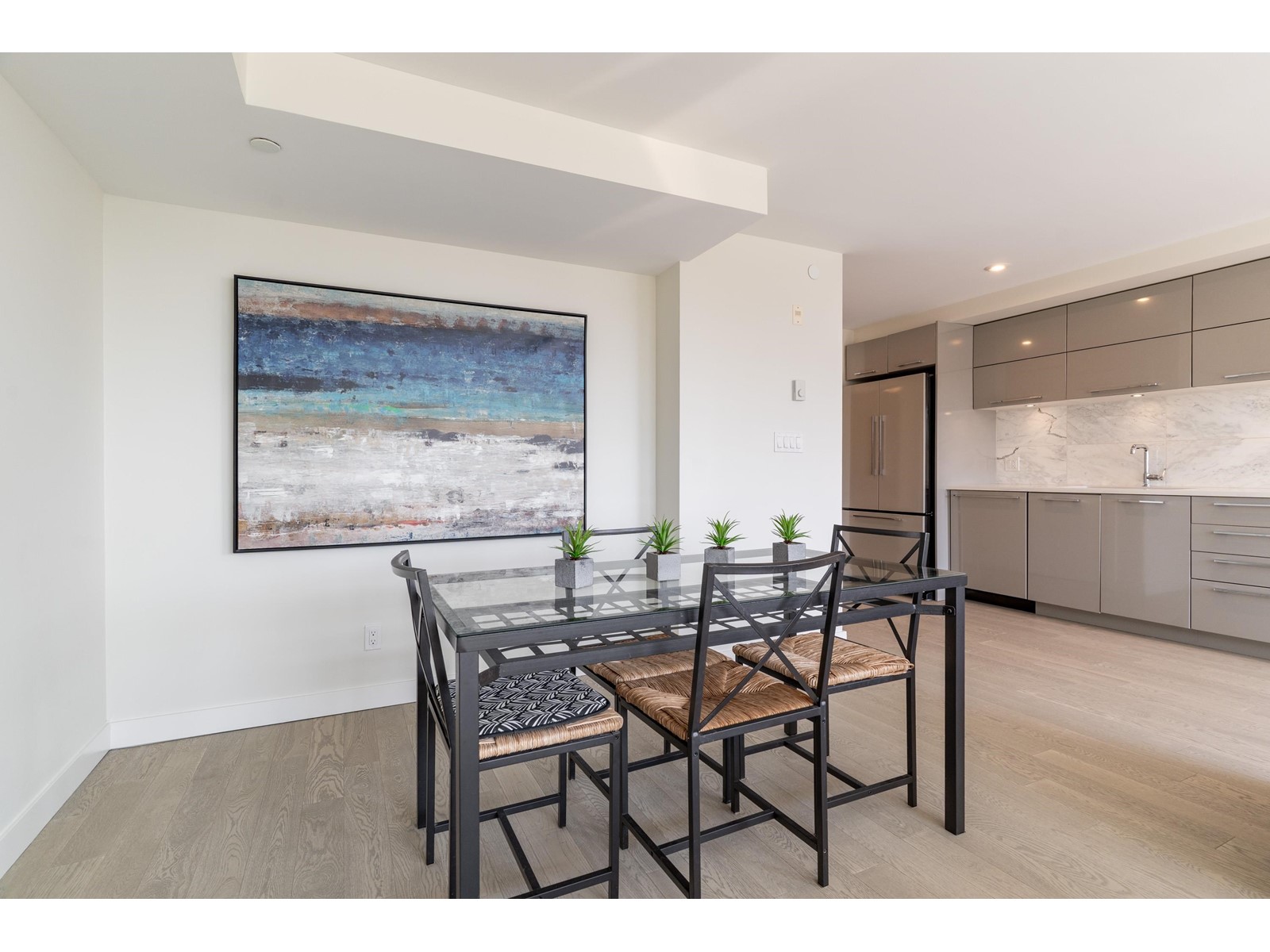 Photo 9 of 203 1160 Oxford Street, White Rock BC