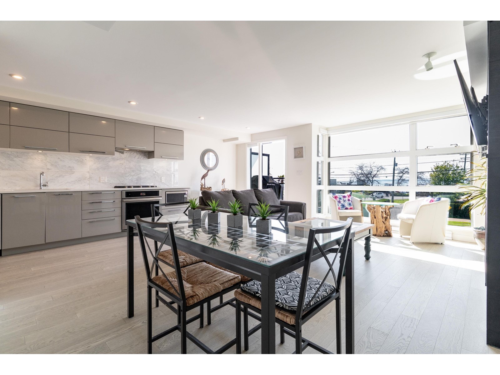 Photo 10 of 203 1160 Oxford Street, White Rock BC
