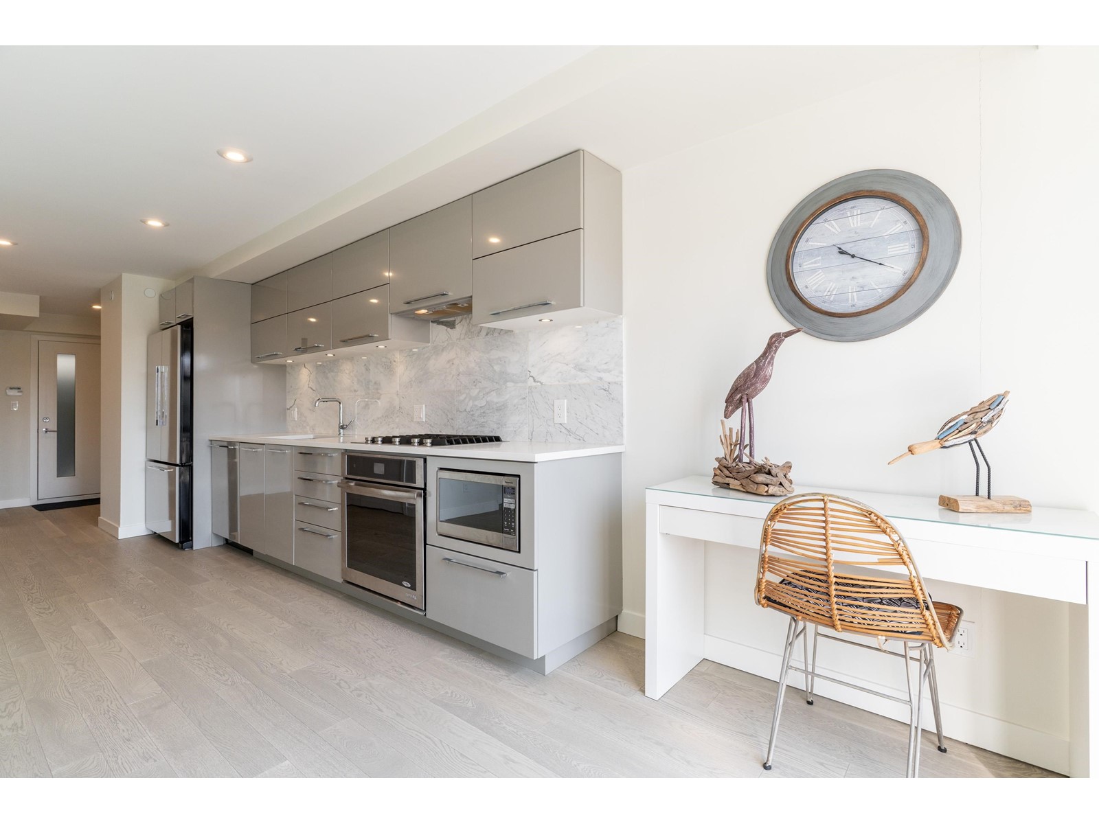 Photo 6 of 203 1160 Oxford Street, White Rock BC