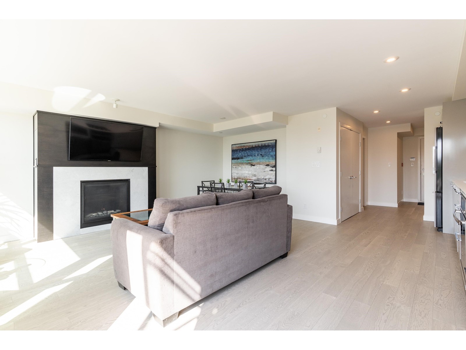Photo 12 of 203 1160 Oxford Street, White Rock BC