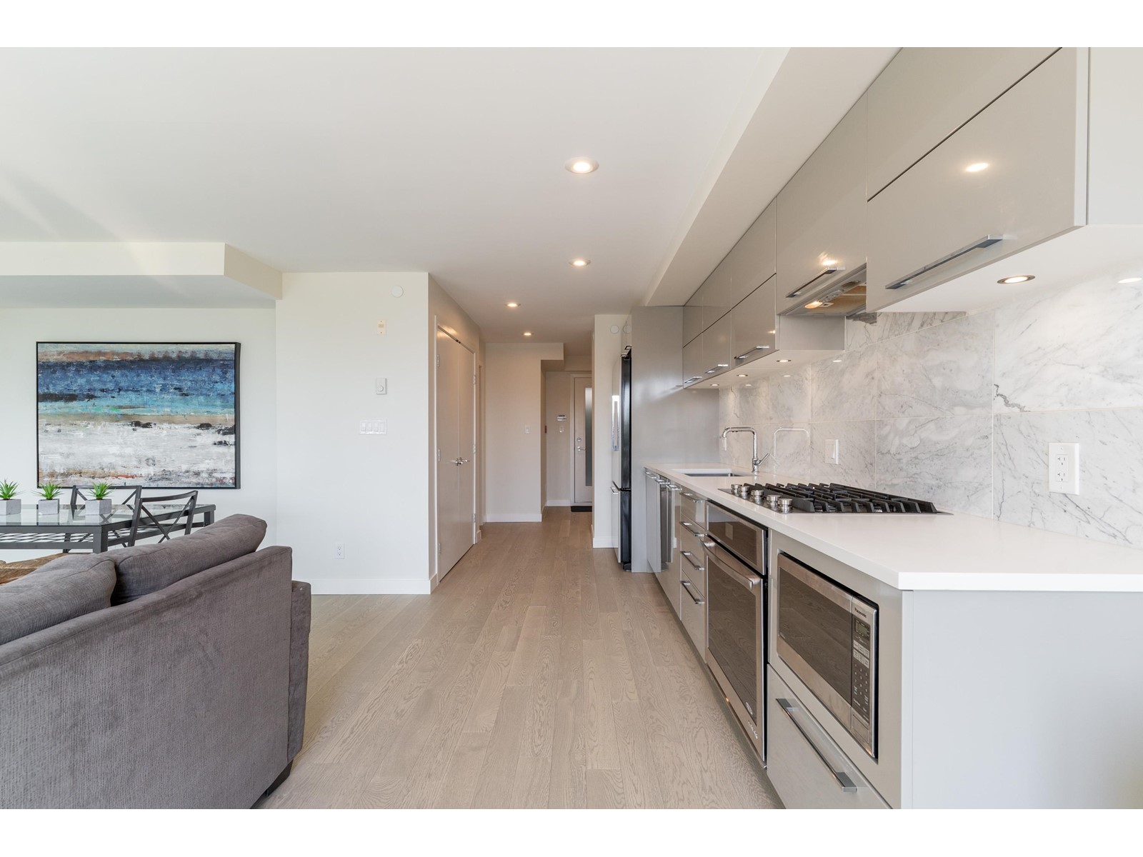 Photo 7 of 203 1160 Oxford Street, White Rock BC