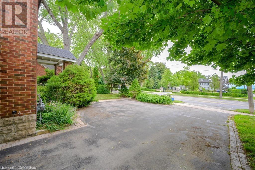 Photo 5 of 2317 Lakeshore Road, Burlington ON