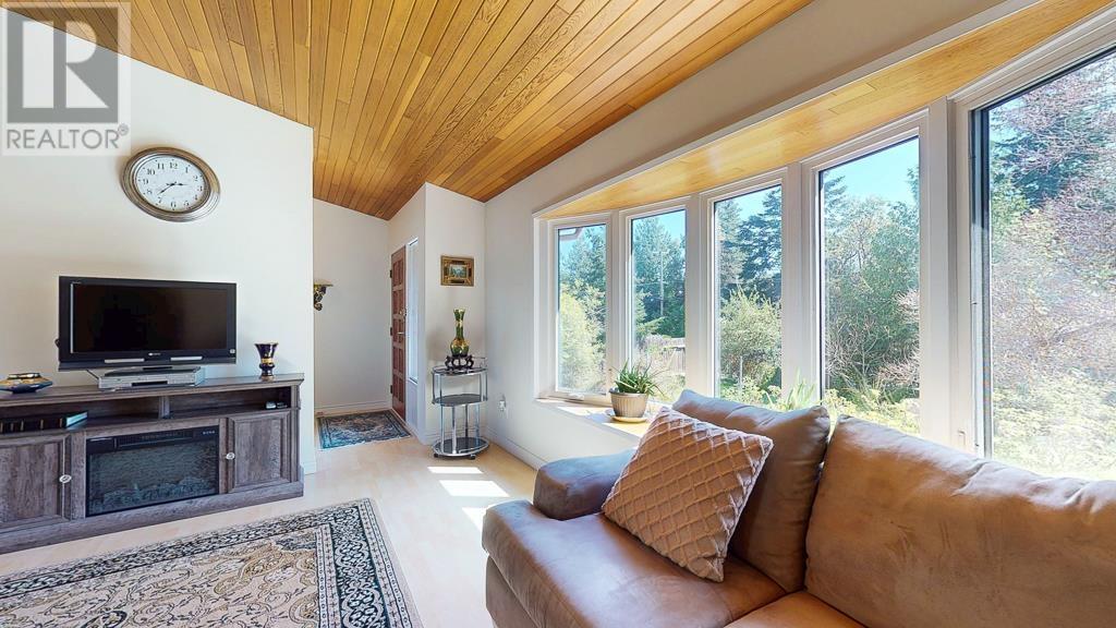 8024 SOUTHWOOD ROAD, Halfmoon Bay