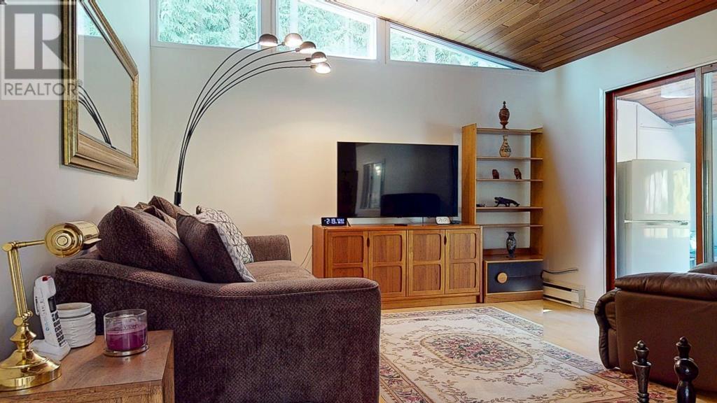 8024 SOUTHWOOD ROAD, Halfmoon Bay