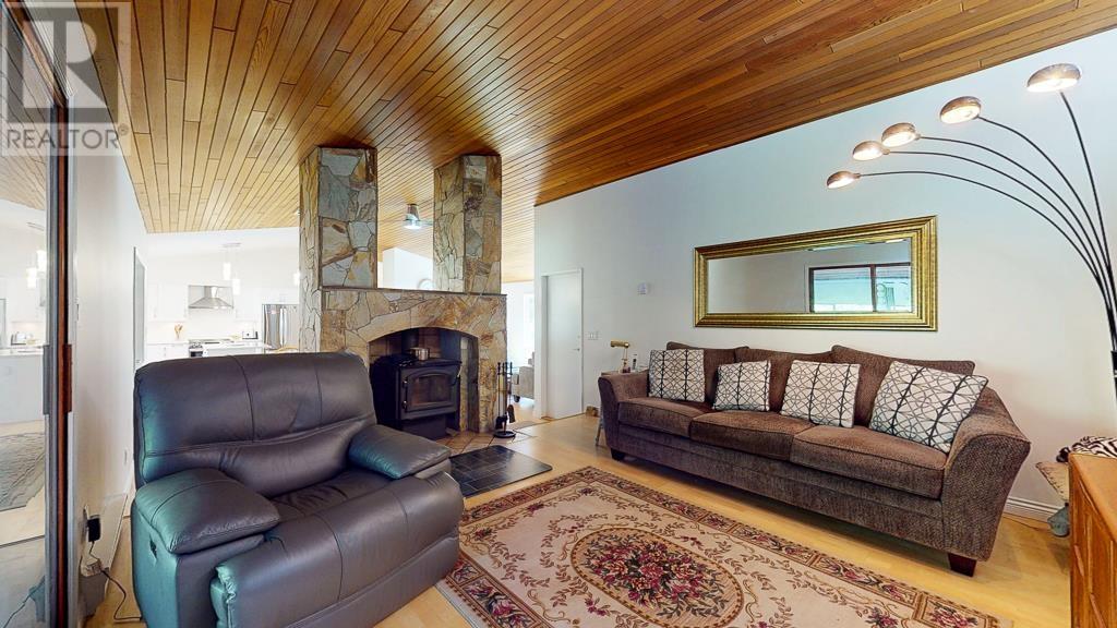 8024 SOUTHWOOD ROAD, Halfmoon Bay