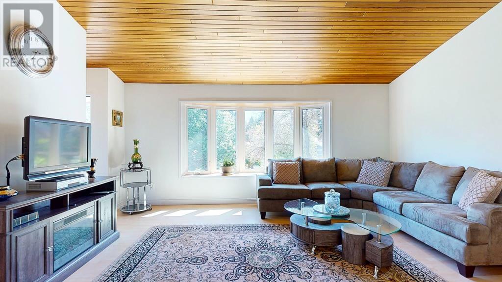 8024 SOUTHWOOD ROAD, Halfmoon Bay