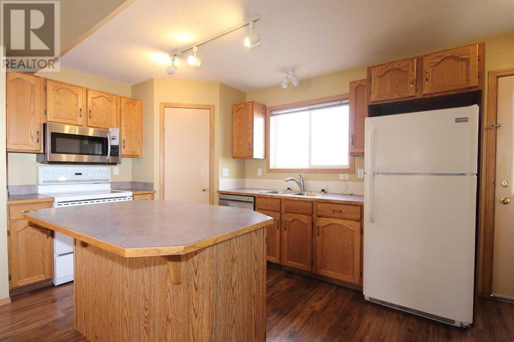 Single Family House for Sale in  Coventry View NE Coventry Hills Calgary 