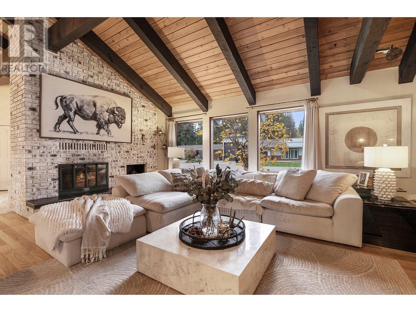 802 Yew Avenue, Sicamous