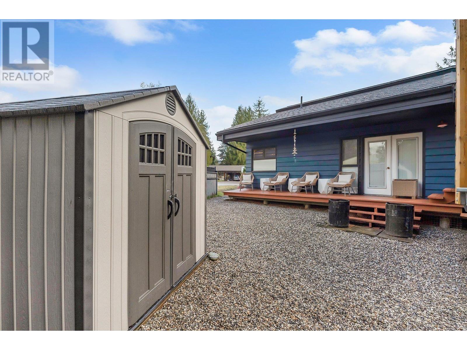  802 Yew Avenue, Sicamous