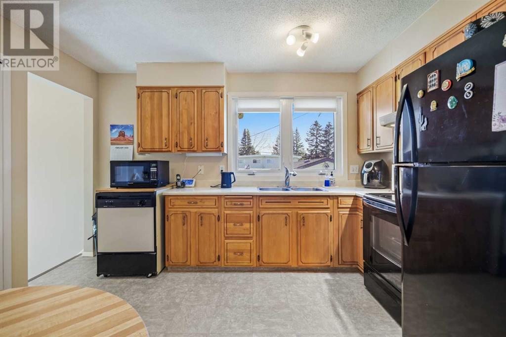 Single Family House Bi-level for Sale in  Dalgetty Drive NW Dalhousie Calgary 