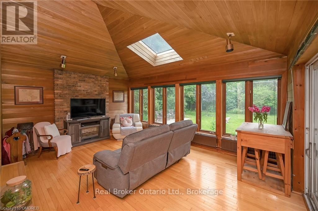 Photo 13 of 2317 Lakeshore Road, Burlington ON