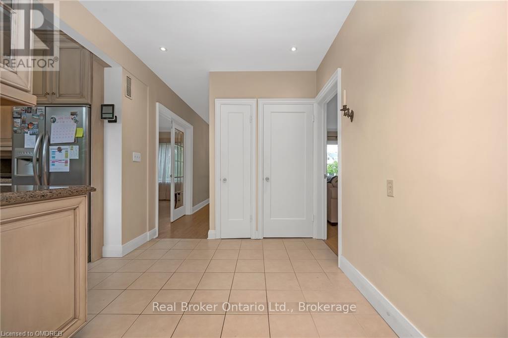 Photo 16 of 2317 Lakeshore Road, Burlington ON